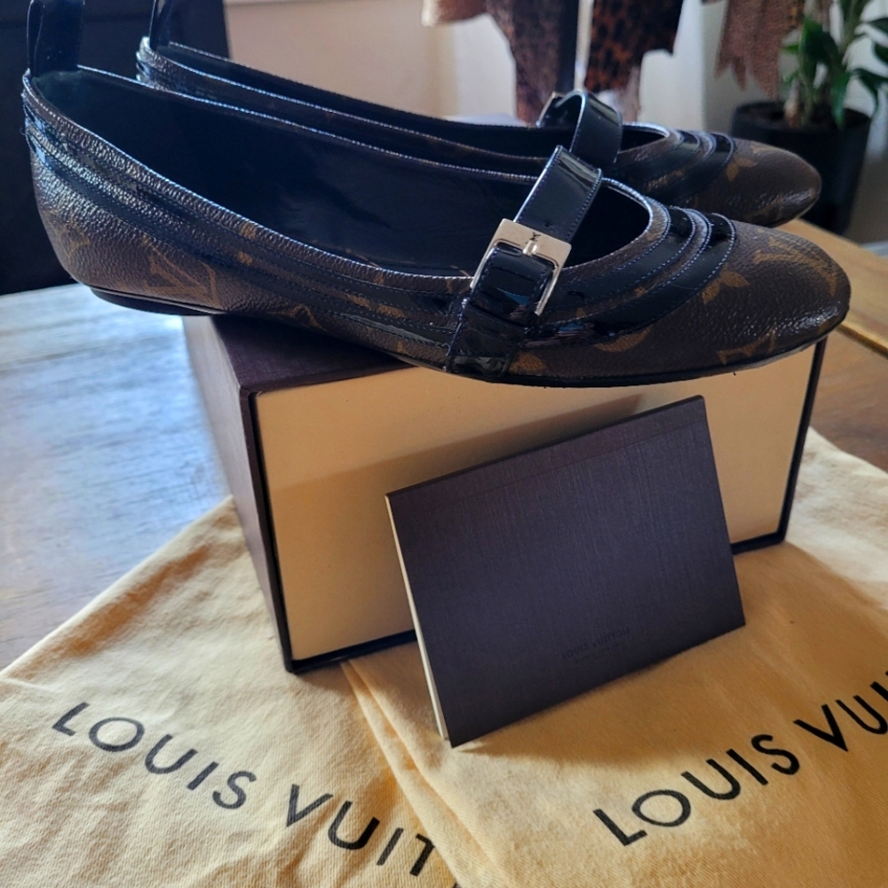 Authentic Louis vuitton monogram flats